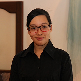 ホール主任 山本しほり